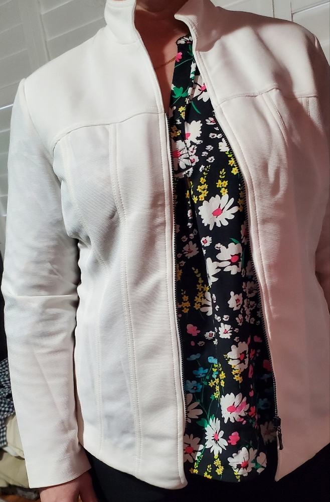 Blazer - Picture 5 of 5